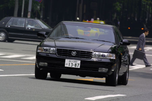 【スペック】全長×全幅×全高＝4995×1905×1420mm/ホイールベース＝2850mm/車重＝1840kg/駆動方式＝FF/4.6リッターV8DOHC32バルブ(305ps/6000rpm、40.8kgm/4400rpm)/車両本体価格＝670.0万円(テスト車＝759.0万円)