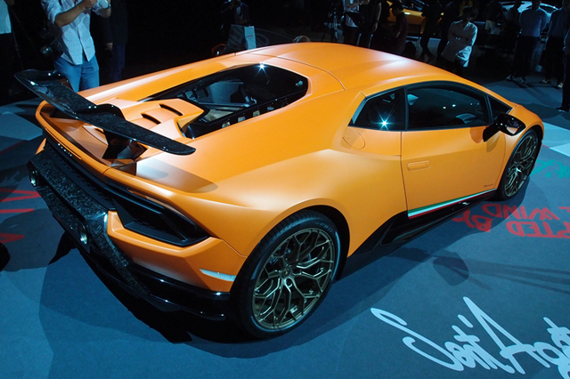 最速のランボルギーニ、「ウラカン ペルフォルマンテ」上陸 【ニュース