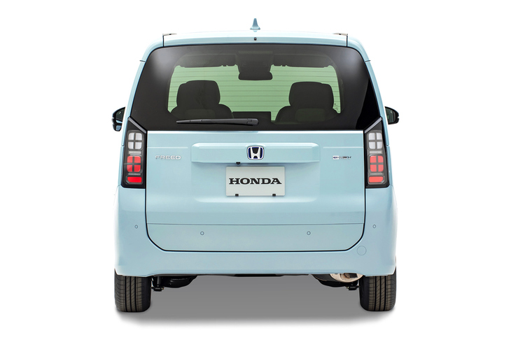 渕野氏が気になったのが、この後ろ姿。　
	渕野「リアデザインは、立体構成もテールランプの置き方など細部もすごく従来的というか、見せ場がないなと思ってしまいました」　
	ほった「デザイナーが前と横でガンバりすぎて、リアにたどり着く前に疲れちゃったのかもしれませんね」