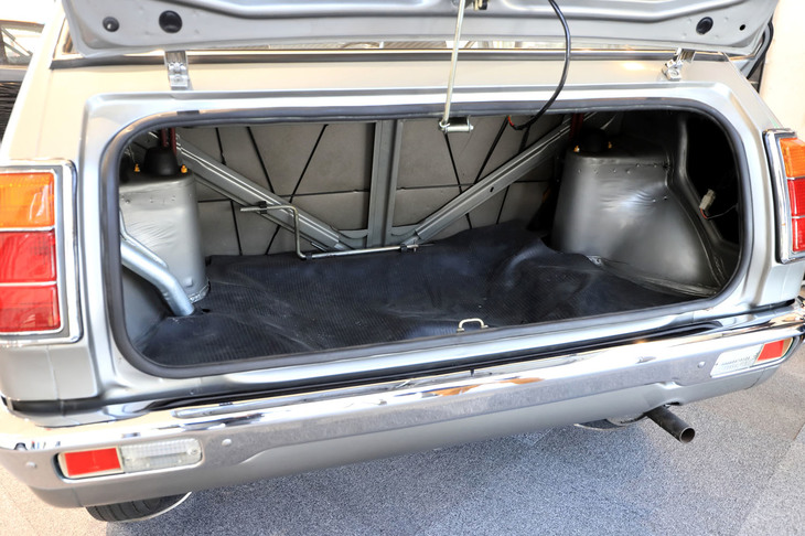 初代「シビック」はハッチバックではなく、リアには乗車スペースから独立したトランクルームが設けられていた。