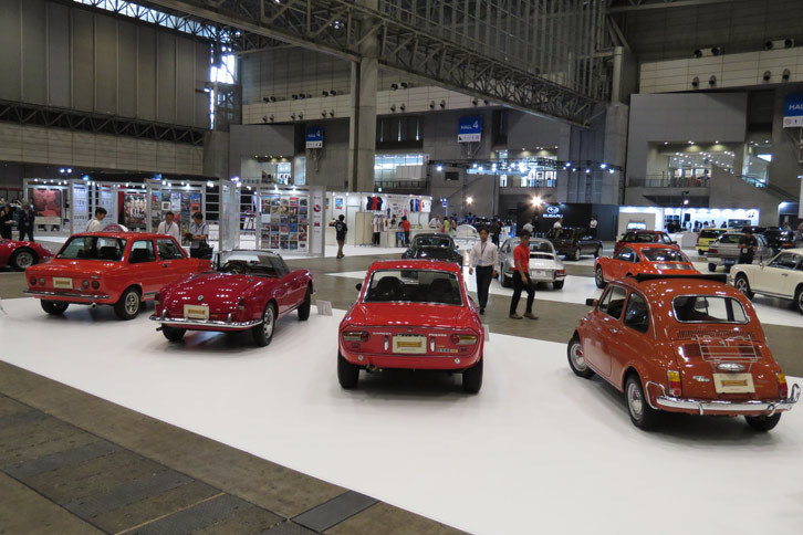 ワールドヴィンテージカーズのブースの様子。