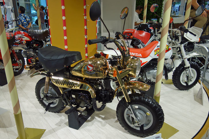 「モンキー リミテッド」（1996年）。各所にゴールドメッキが施された限定モデル。価格は23万9000円。