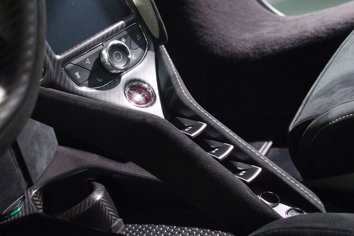 マクラーレン765LT（センターコンソール）