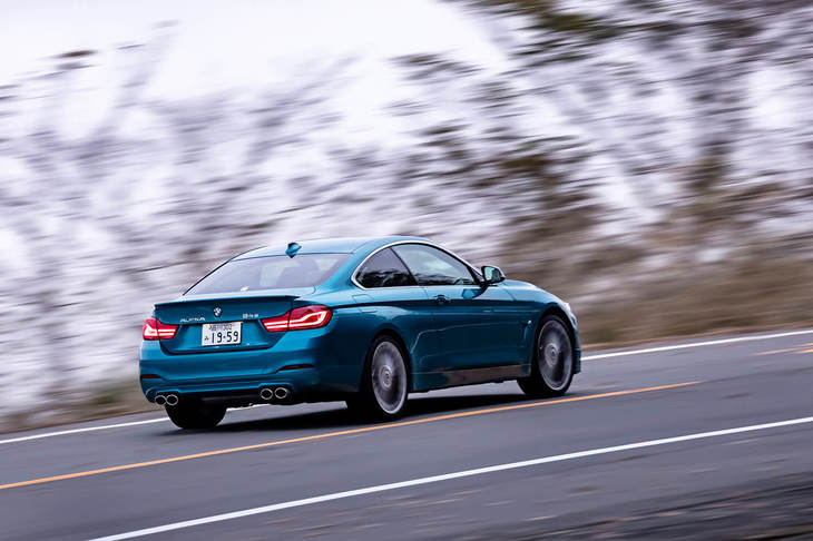 アルピナは、伝統的にカタログに“巡航”最高速度を記載している。それだけ、自らのパフォーマンスに絶対の自信を持つということでもある。「B4 Sビターボクーペ」の場合は、306km/hが“巡航”最高速度となっている。