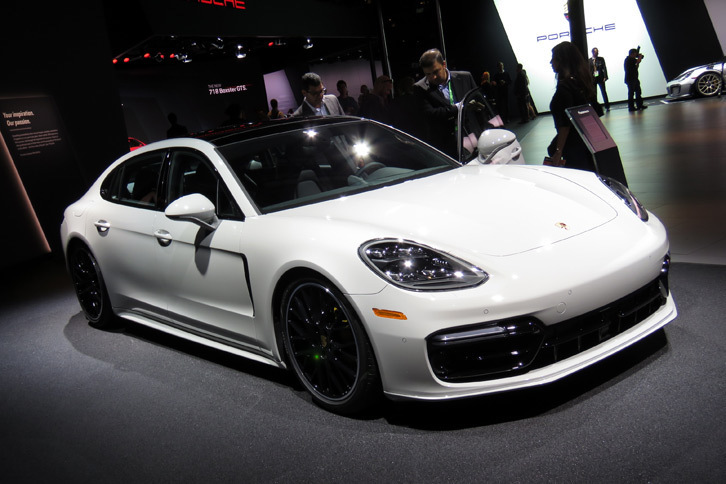 ポルシェ・パナメーラ4S