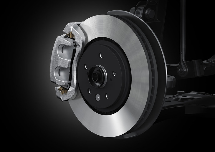 先代までとは異なり、新型「NX」ではホイールの固定方法がボルト固定式に改められた。