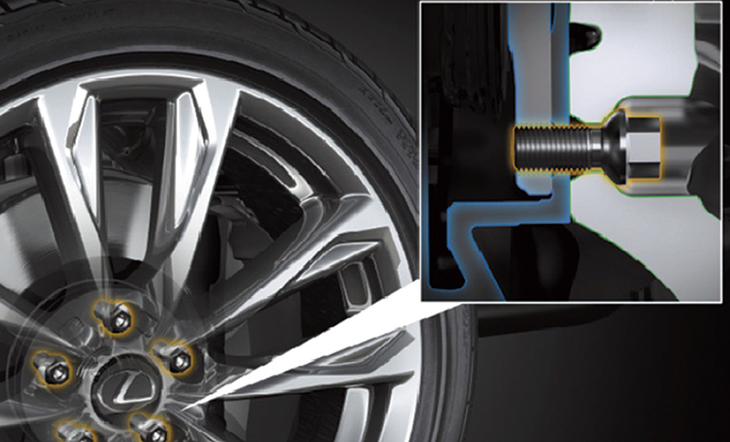 レクサスは2020年11月発売の「IS」の最新モデルからホイールのボルト式固定を導入。従来モデルよりも性能がよく感じられたという論評が多かった。