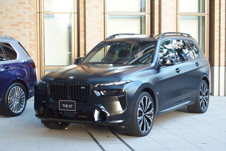 BMW X7ブラックアルファ（フロントビュー）
