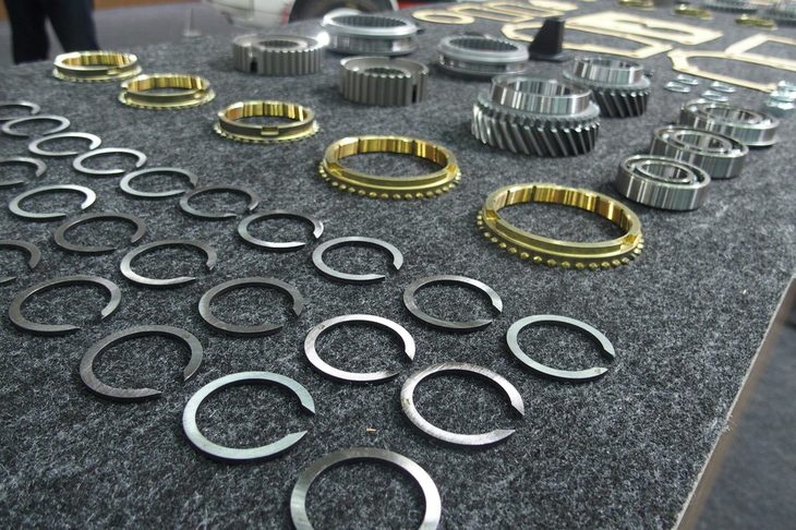 「オートモビル カウンシル2020」にTOYOTA GAZOO Racingが出展した、「トヨタ2000GT」の復刻パーツ。