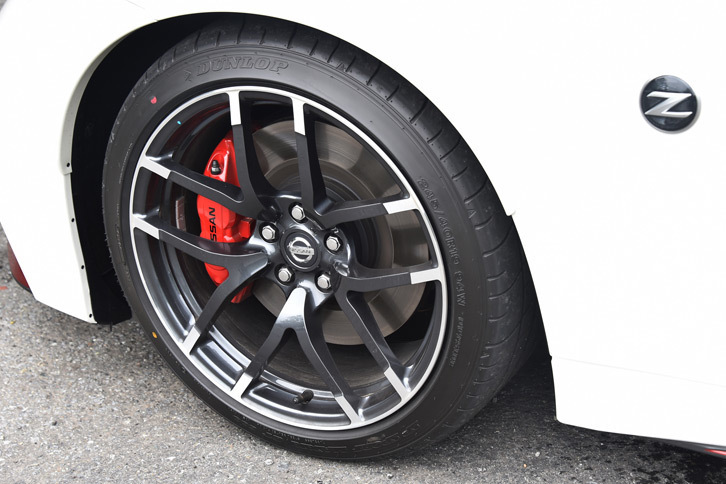 タイヤには、2017年7月の改良で新たに「ダンロップSP SPORT MAXX GT600」を採用。従来のタイヤより転がり抵抗が20％低く、高い動力性能を保ちつつ、ロードノイズの低減と燃費の改善に寄与している。