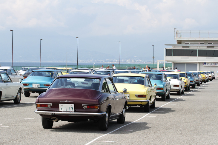 “ハンドメイド”の後ろ姿。