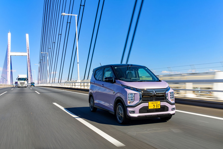 高速道路でのピックアップも余裕しゃくしゃく。航続距離については、一充電あたり180km（WLTCモード）の走行が可能となっている。