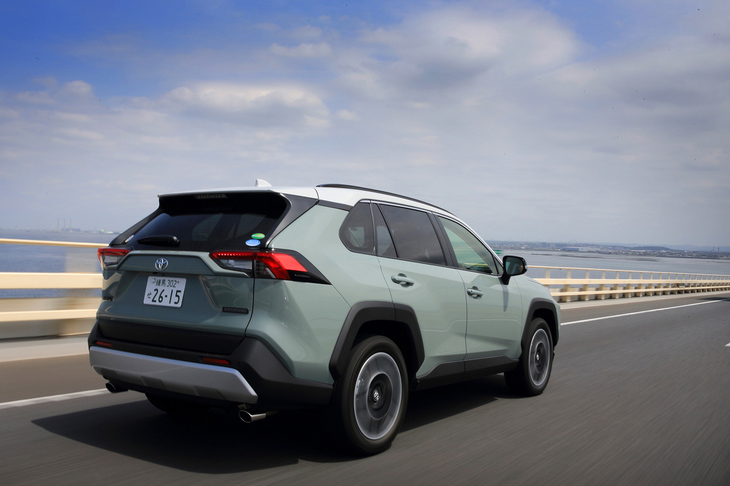 いまやトヨタの世界戦略を担うグローバルモデルとなった「RAV4」。日本では2016年夏に販売が中止されたが、現行モデルになって復活を遂げた。