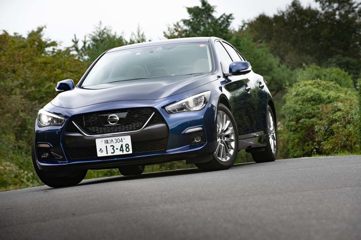 ガソリンモデルはFR車のみのラインナップ。4WD車はハイブリッドのみに設定されている。