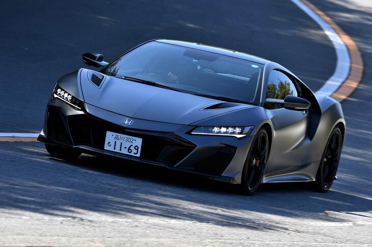 【ホンダNSXタイプSのスペック】
	ボディーサイズ：全長×全幅×全高＝4535×1940×1215mm／ホイールベース：2630mm／車重：1770kg／駆動方式：4WD／エンジン：3.5リッターV6 DOHC 24バルブ ターボ／モーター：交流同期電動機／トランスミッション：9段AT／エンジン最高出力：529PS（389kW）/6500-6850rpm／エンジン最大トルク：600N・m（61.2kgf・m）/2300-6000rpm／フロントモーター最高出力：37PS（27kW）/4000rpm（1基あたり）／フロントモーター最大トルク：73N・m（7.4kgf・m）/0-2000rpm（1基あたり）／リアモーター最高出力：48PS（35kW）/3000rpm／リアモーター最大トルク：148N・m（15.1kgf・m）/500-2000rpm／システム最高出力：610PS（449kW）／システム最大トルク：667N・m（68.0kgf・m）／タイヤ：（前）245/35ZR19 93Y／（後）305/30ZR20 103Y（ピレリPゼロ）／燃費：10.6km/リッター（WLTCモード）／価格：2794万円
	
	【取材時の燃費データ】
	テスト距離：256.1km（市街地1：高速道路7：山岳路2）／使用燃料：36.4リッター（ハイオクガソリン）／参考燃費：7.5km/リッター（満タン法）／8.4km/リッター（車載燃費計計測値）