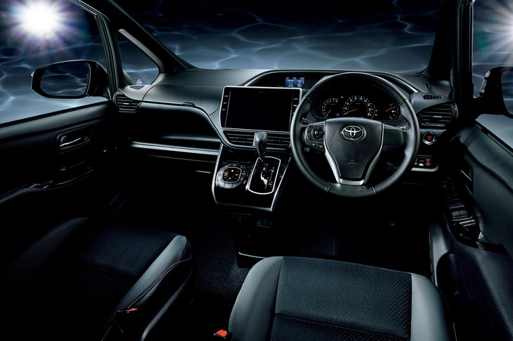 センタークラスターパネルにシルバーの加飾を採用し、きらめきが演出された「ヴォクシーZS“煌 Ⅲ”」。