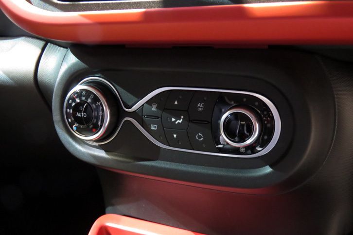 ルノー・トゥインゴ パックスポール（エアコンパネル）