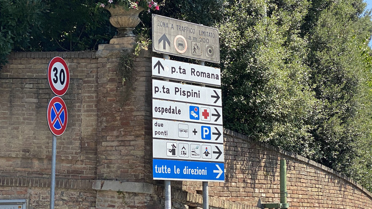 よくもこれが一瞬にして読み取れるなと感心してしまうが、地元の人はとっくに地図が頭に入っているのである。