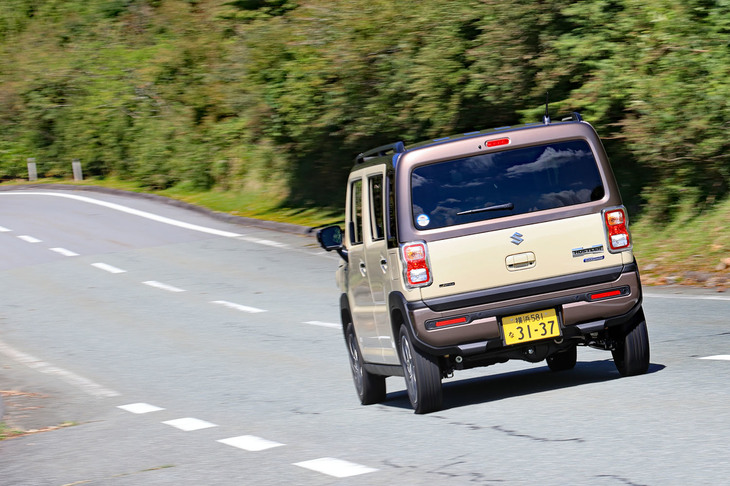 装備の充実度や動的質感の高さなど、多方面において従来モデルから長足の進化を遂げていた現行型「ハスラー」。最新の軽乗用車の実力の高さを、あらためて実感した。
