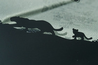 遊び心も十分！ ウインドシールドの下端にはジャガーの親子がプリントされている。