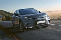 レクサスの新型コンパクトSUV「LBX」がデビュー　新たなプレミアムカー像を提案