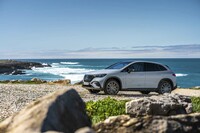 欧州各国では2022年末に受注が始まった「メルセデス・ベンツEQE SUV」。本国ドイツでのベース価格は8万3478.50ユーロ（約1207万円）から。