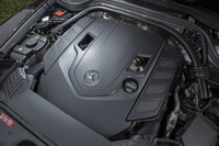 最高出力422ps、最大トルク610Nmを発生する4リッターV8ターボエンジン。9段ATが組み合わされる。