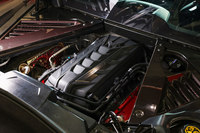 「LT2」と呼ばれる最新の6.2リッターV8 OHV。ドゥカティのバイクをモチーフにしたというエンジンカバーなど、デザインにも気が使われている。