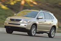 2代目「レクサスRX」（国内では2代目「トヨタ・ハリアー」として販売）。