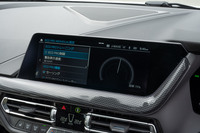 ドライブモードは「スタンダード」「スポーツ」「エコプロ」の3種類。「スポーツ」ではパワートレインとドライブトレインの、「エコプロ」では省燃費走行に関わるシステムの制御を、個別に設定できる。