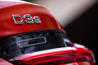 「D3 S」には、今回試乗したステーションワゴンの「ツーリング」と、セダンの「リムジン」が設定されている。D3 Sツーリングの車両本体価格は、リムジンの39万円アップとなる1117万円。