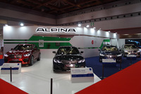 整然とニューモデルが並べられたアルピナのブース。