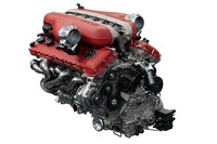 6.5リッターV12エンジンの最高出力は725PS。2100rpmという低回転域から、最大トルク（716N・m）の80％を発生する。