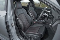 新型「RS 4アバント」には、ファインナッパレザー仕立ての「Sスポーツシート」が装着される。