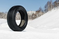 「ミシュラン・クロスクライメート2」の販売は、2021年10月8日より順次スタート。サイズ展開は175/65R15から275/45R20までの計61サイズで、価格はオープンとなっている。