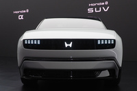 「Honda 0 SUV」のフロントマスク。　
	清水「ほった君はどう思うの？　このデザイン」　
	ほった「うーん。ある種の拒絶感があるのは確かですけど……」