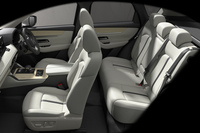 ピュアホワイトのナッパレザーシートと、同色の「ルーセントクロス」がダッシュボードに用いられた「CX-60プレミアムモダン」グレードのインテリア。