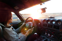 朝日を横目に、輸入車合同試乗会の会場である大磯ロングビーチへと爆走するワタナベ女史。……これって、もう1年半も前のことなのか。月日は百代のなんとやらですな。