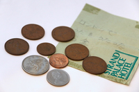 サウス・ケンジントン駅構内で歌ったときにもらったチップと同額の硬貨。これを見るたび、まだまだむちゃができそうな気になるから不思議だ。