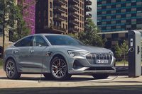 2020年9月に日本に導入された「アウディe-tronスポーツバック」。お値段は1327万円ナリ。