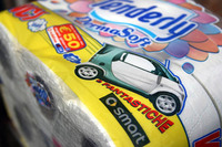 「スマートが当たる！」が売りのトイレットペーパー発見。ただし応募締切を過ぎていた。そんな品売るなヨ！