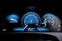 「12.3インチTFTインストルメントクラスター」は新型の目玉装備のひとつ。デジタルメーターは4種類のグラフィックが用意される。