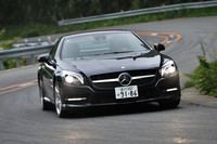 【スペック】SL350ブルーエフィシェンシー：全長×全幅×全高＝4615×1875×1315mm／ホイールベース＝2585mm／車重＝1710kg／駆動方式＝FR／3.5リッターV6DOHC24バルブ（306ps/6500rpm、37.7kgm/3500-5250rpm）／価格＝1190万円（テスト車＝1310万円）