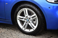 「Mライト・アロイ・ホイール・ダブルスポーク・スタイリング483M」と名付けられた、17インチアルミホイール。オプションで18インチも選べる。