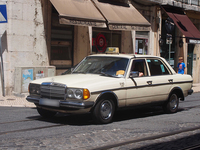 タクシーに多いブランドのひとつにメルセデス・ベンツがある。「W123」が現役という事実が、メルセデスの高い耐久性を無言のうちに語っている。