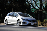 全高は1530mm。多くのタワー式立体駐車場を利用可能だ。