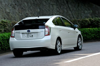 【テスト車のオプション】
ボディーカラー（ホワイトパールクリスタルシャイン）＝3万1500円／HDDナビゲーションシステム＆JBLプレミアムサウンドシステム＝4万8300円／ETC（ビルトインタイプ）＝1万3755円