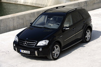 【スペック】ML63 AMG：全長×全幅×全高＝4820×1951×1863mm/ホイールベース＝2915mm/車重＝2310kg/駆動方式＝4WD／6.2リッターV8DOHC32バルブ（510ps/6800rpm、64.3kgm/5200rpm）(欧州仕様)