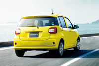 「ダイハツ・ブーン」の標準車のリアビュー。