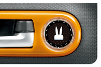 2代目「アルトラパン」のフロントドアに設けられたフォトフレーム。
    